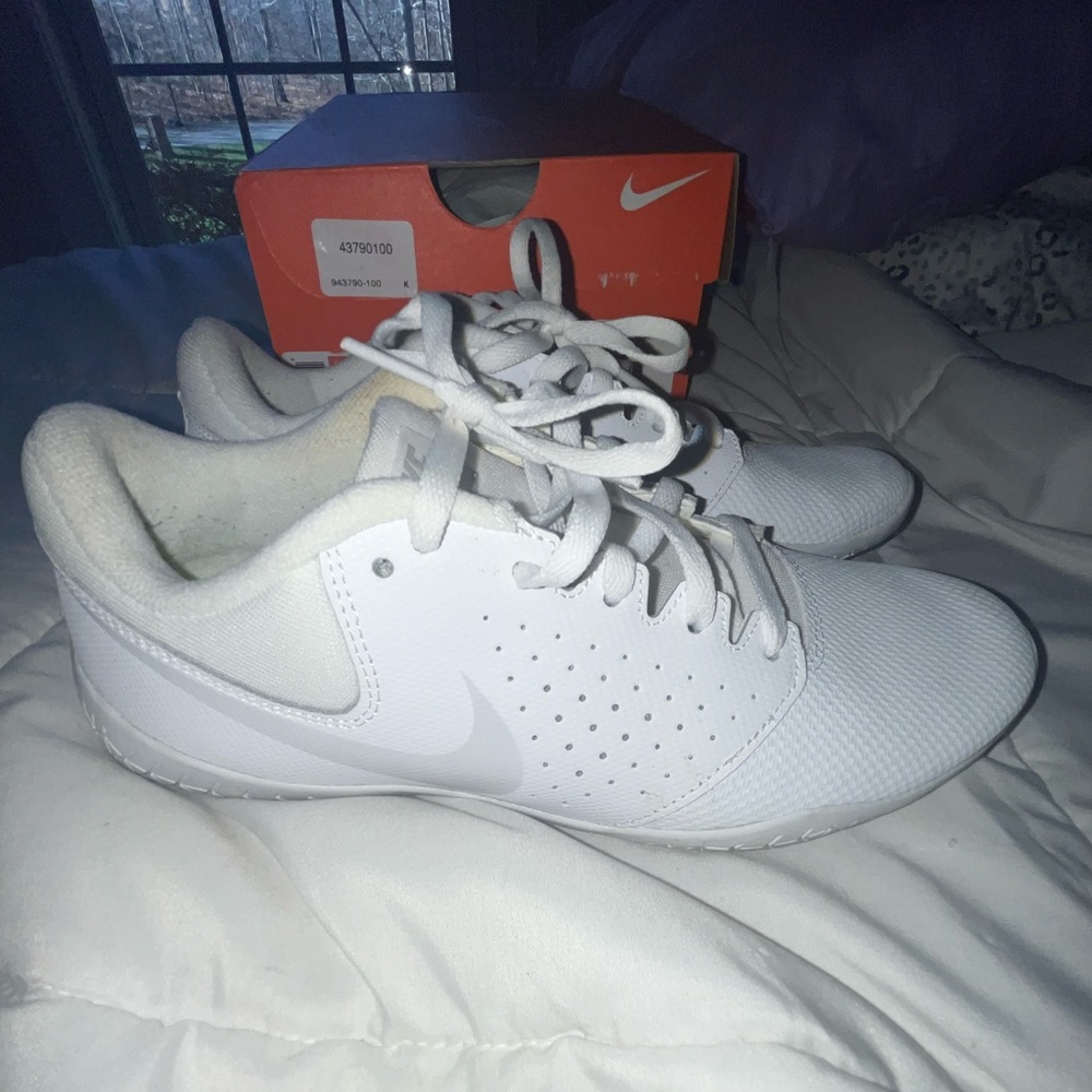 new nike cheer shoes